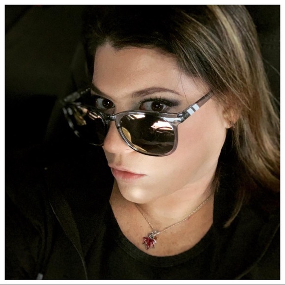 Meet your Posher, Christina - Picture 1 of 1